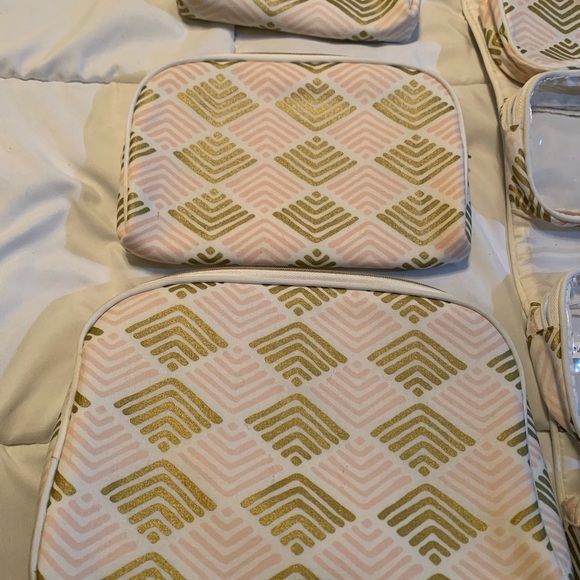 Four piece travel cosmetics bags - Picture 2 of 4